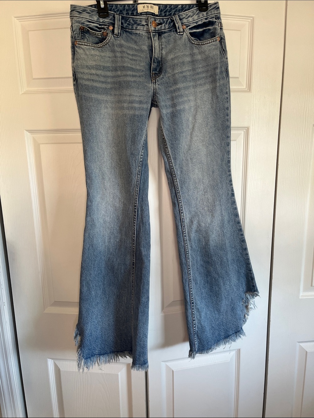 We The Free People Flared Leg Blue Jeans Raw Hem Size 27 Boho Festival